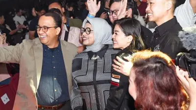 Anies Baswedan dan Istrinya bersama Merry Riana beserta Suaminya Double Date Nonton Konser Ronan Keating (Instagram @aniesbaswedan)