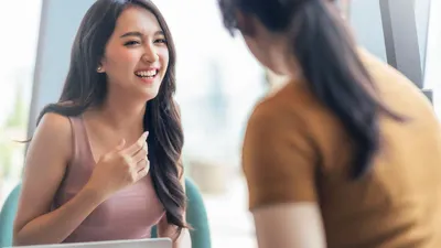 Menggunakan trik psikologi untuk membaca pikiran seseorang dibutuhkan ketelitian tersendiri dalam melakukannya.
