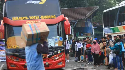 Suasana mudik di Terminal Cicaheum, Kota Bandung.