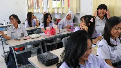 Berikut adalah 6 kepribadian siswa yang memiliki kebiasaan suka duduk di baris depan. Ternyata ada berbagai karakteristik.