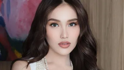 Ayu Ting Ting mengungkapkan ada seorang artis yang menawarkan bantuan di saat dirinya terpuruk yakni Rina Nose.