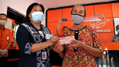Terpantau ada bansos yang sudah dengan status surat perintah pencairan dana (SP2D) dan artinya bantuan akan segera diterima oleh KPM.