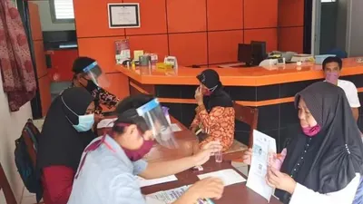 Sebanyak 14.977 KPM BPNT di beberapa daerah akan cair dua bansos sekaligus yang bisa diambil di PT Pos Indonesia terdekat.