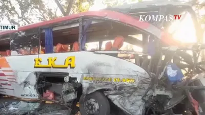 Kecelakaan maut antar bus terjadi di Jalur Geneng, Ngawi, Jawa Timur pada Kamis, 31 Agustus 2023 dini hari WIB.