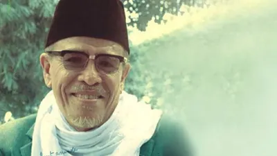 Prof. Dr. H. Abdul Malik Karim Amrullah Datuk Indomo, atau sering dikenal sebagai Buya Hamka adalah seorang tokoh Islam terkenal di Indonesia
