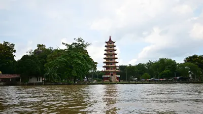 Potret pulau kecil di Palembang. Berikut ini adalah 9 kota kuno dan tertua di Indonesia yang masih eksis, bahkan berkembang menjadi kota metropolitan, versi oldest.org.