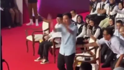 Aksi Gibran Rakabuming Raka di Debat Capres Perdana Jadi Sorotan