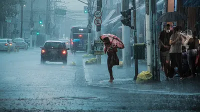 Masuki Pancaroba, BMKG Peringatkan Masyarakat Waspada Cuaca Ekstrem seperti Hujan Es