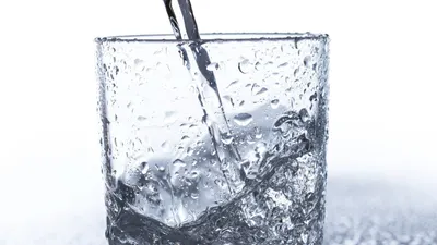 Lebih Suka Buka Puasa dengan Air Es atau Hangat, Mana yang Lebih Sehat? Simak Jawabannya di Sini!
