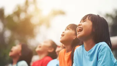 7 Mitos Berbahaya Tentang Kebahagiaan yang Harus Kamu Ketahui, Yuk Cari Tahu di Sini (Freepik)