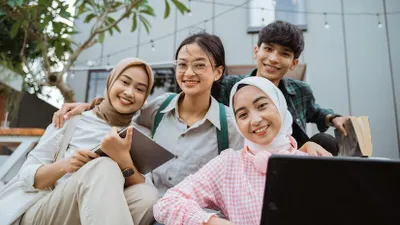 4 Langkah Menciptakan Positive Vibes dalam Diri, Tebar Kebaikan dengan Orang Sekitarmu (Freepik)