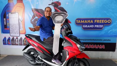  Pengguna motor Yamaha dan pelumas Yamalube mendapatkan hadiah Yamaha Freego dari program ''Sobek Label Yamalube''.