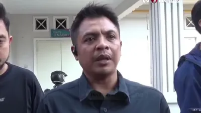 Kasat Reskrim Polrestabes Surabaya, AKBP Hendro Sukmono mengatakan diketahui ada sembilan personel termasuk sound engineering dan asisten yang ikut minum miras.