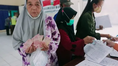 Pencairan bantuan BPNT dilakukan secara bertahap sehingga belum semua KPM menerima saldo masuk di kartu KKS-nya.
