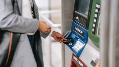 Waspada Modus Baru Pinjol Ilegal Berkedok &lsquo;Salah Transfer&rsquo;, Ikuti Tips Ini Bila Menjadi Korban (Pexels.com/Ono Kosuki)