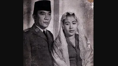Dalam memperingati Hari Kemerdekaan Indonesia pada 17 Agustus, tentu akan mengingat seluruh pahlawan dan para tokoh yang sudah berjasa terhadap negara Indonesia, salah satunya Fatmawati Soekarno.