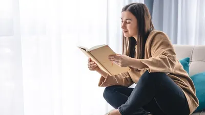 Ilustrasi. Membaca Buku