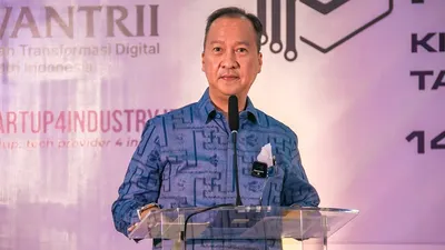 Pemerintah melalui Kementerian Perindustrian (Kemenperin) terus berusaha dan berupaya agar masyarakat dapat beralih dari motor dengan BBM ke motor listrik.