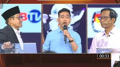Ekspresi Cak Imin dan Mahfud MD Berubah Saat Disalami Gibran di Akhir Sesi, dari Tersenyum Menjadi Cemberut (YouTube KPU RI)