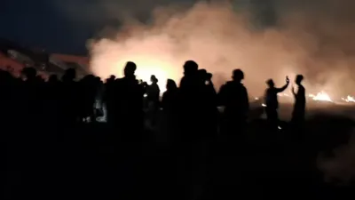 Viral! Peringati 1 Tahun Tragedi Kanjuruhan, Rumput Stadion Malah Terbakar, Warganet: Bikin Tragedi Lagi 