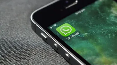 Ilustrasi. Menggunakan versi WhatsApp yang tidak resmi, seperti WA GB, atau perangkat yang tidak didukung, berpotensi merugikan dan melanggar ketentuan layanan WhatsApp.