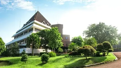 Institut Pertanian Bogor (IPB) | PTN mana saja sih yang memilii fasilitas terbaik di Indonesia? Berikut ini 7 PTN yang memiliki fasilitas terbaik di Indonesia.