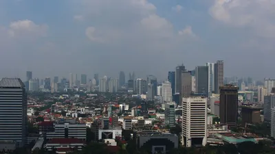 Illustrasi. Ngeri! Penampakan Jakarta Terkepung Kabut Polusi Tebal di Pagi Hari Ini, Warganet: Pantes Kaga Seger Udaranya