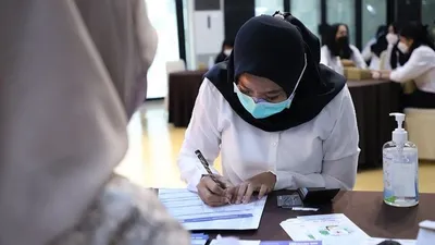 Ilustrasi foto calon peserta seleksi CPNS 2023 belajar contoh soal TKP untuk persiapan tes SKD