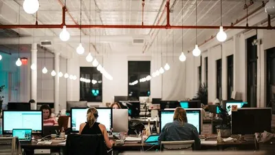 Ini 10 Kepribadian Orang yang Selalu Tiba Lebih Awal di Kantor, Betah atau Karena Banyak Kerjaan?