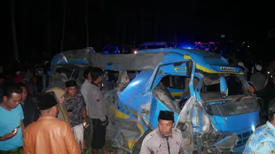 Kereta Api Probowangi Tabrak Elf di Lumajang