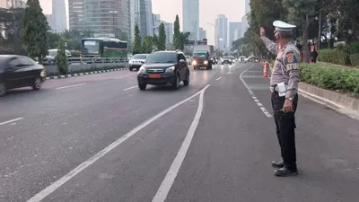 Kegiatan KTT ASEAN, Pemerintah Provinsi Jakarta bersama Polda Metro Jaya menerapkan rekayasa lalu lintas dengan sistem buka tutup.
