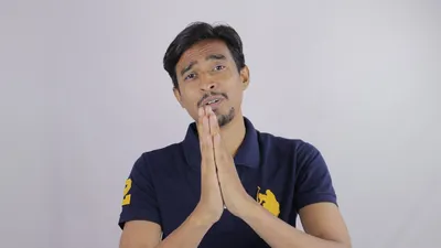 Illustrasi. Pria meminta maaf