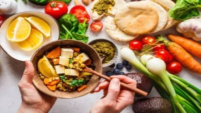 Ilustrasi kebiasaan makan yang dianjurkan agar panjang umur.