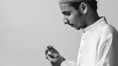 Jadi untuk memperdalam pemahaman, mari ketahui lima tanda yang menunjukkan bahwa amalan seseorang telah diterima oleh Allah SWT.