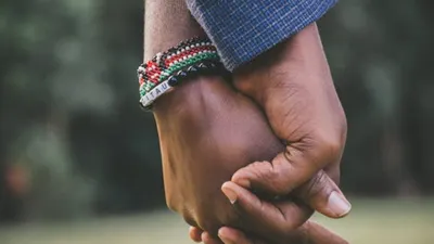 4 Kelebihan Punya Pasangan yang Introvert, Salah Satunya Setia Lho!