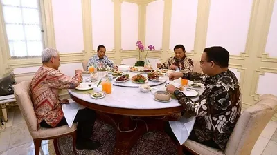 Prabowo Subianto mengungkapkan hasil dari pertemuan tiga calon presiden (capres) dengan Presiden Jokowi&nbsp;di Istana Negara.