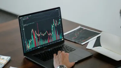 Seperti investasi lainnya, trading forex juga melibatkan risiko, dan penting untuk memahami pasar dengan baik sebelum terjun ke dalamnya.
