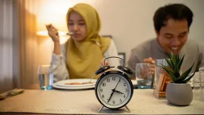 Bolehkah Sahur Setelah Mendengar Adzan Subuh? Simak Penjelasannya Berdasarkan Hadist Al-Qur&rsquo;an