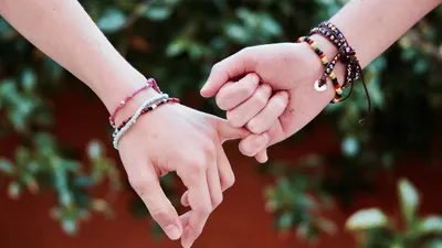 Ilustrasi sensitif terhadap perasaan orang lain.