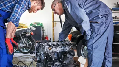 Ganti Oli Motor Berapa Kali? Pengendara Matic sampai Manual Harus Tahu
