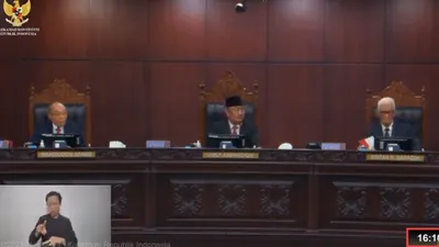 Mahkamah Konstitusi atau MK memutuskan bakal menggelar ulang sidang terkait syarat usia capres dan cawapres di bawah 40 tahun, Rabu, 8 November 2023.