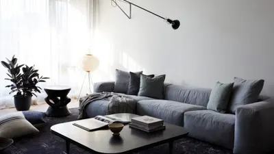 tips desain sofa minimalis warna abu untuk ruang tamu kecil. Foto/Instagram