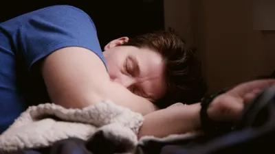 4 Karakter Asli Orang yang Suka Tidur Siang Hari, Relate Ga Sama Kamu?