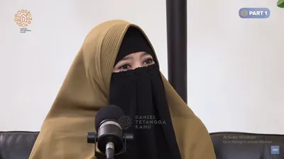 Peggy Melati Sukma telah memutuskan untuk berhijrah dan meninggalkan bidang entertain yang telah membesarkan namanya.