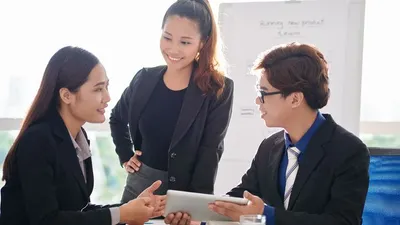 7 Kebiasaan Sederhana yang Bikin Kamu Disukai Banyak Orang, Salah Satunya Beri Sapaan Hangat dan Senyuman Ramah