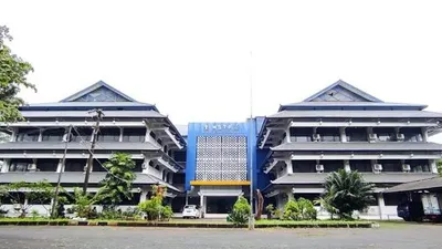 Jika kamu ingin tahu apa saja 20 kampus terbaik di Indonesia menurut versi AD Scientifix Index, maka simak artikel ini sampai habis.