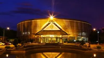 Berikut ini adalah lima bangunan unik yang berada di lingkungan universitas di Indonesia. Rekomendasi pilihan bagi para calon mahasiswa.
