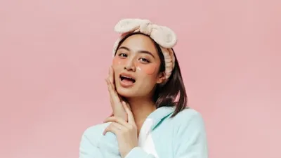 Ilustrasi wajah glowing dan sehat ala artis Korea.