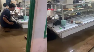 Viral Warteg di Bandung Tetap Buka Meski Banjir Selutut Orang Dewasa