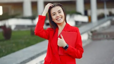 5 Cara Sederhana yang Bisa Bikin Kamu Disukai Banyak Orang, dari Senyuman hingga Menyapa